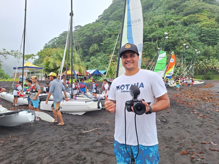 Au-delà des voiles et des sourires, Heivini Le Gléau se focalise sur les enjeux concrets de la Saga (Crédit photos : Anne-Charlotte Lehartel et Kotaha/Saga).