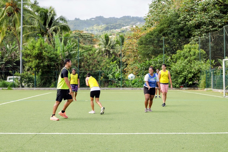 Jouer au foot pour décrocher un emploi