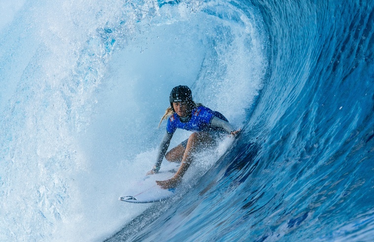 Seth Moniz et Erin Brooks créent la sensation en remportant la Tahiti Pro Seth Moniz et Erin Brooks créent la sensation en remportant la Tahiti Pro