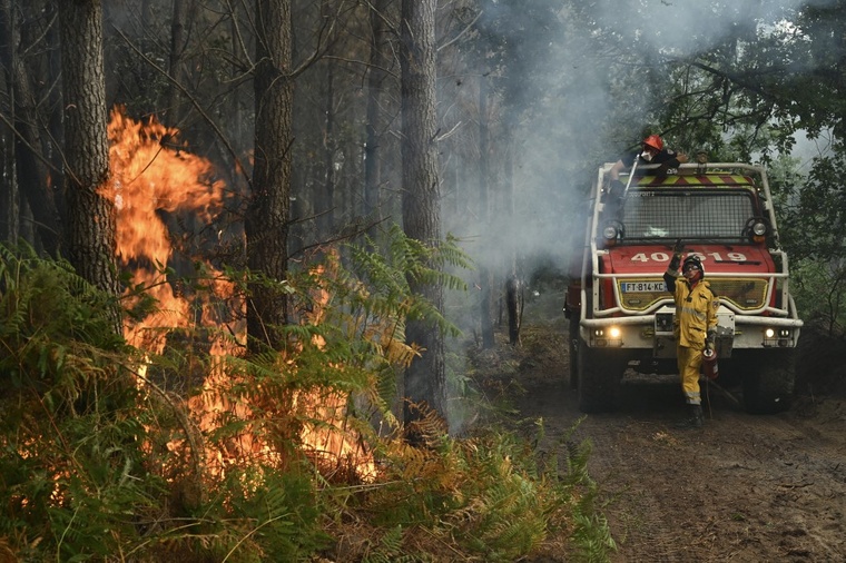 Feu dans les Landes : "amorce" de retour à la normale, des évacués autorisés à rentrer