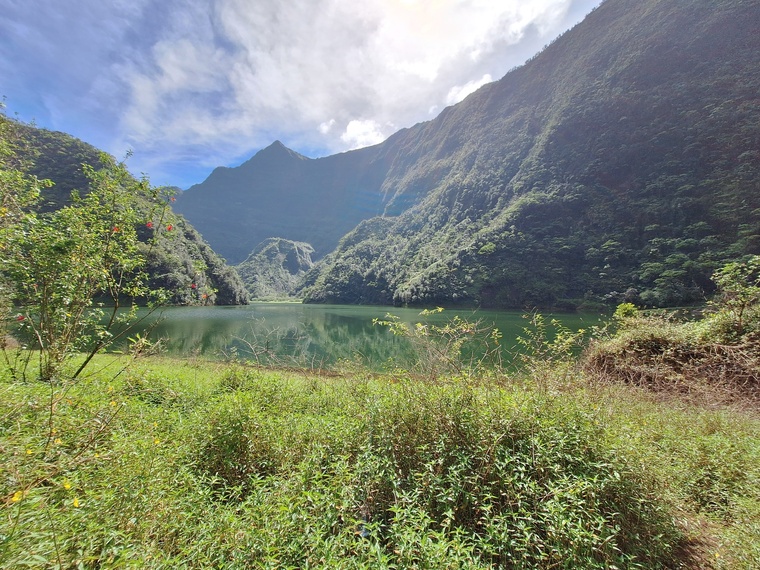 Le lac de Vaihiria ne peut être vidangé qu’au moyen de la conduite forcée.