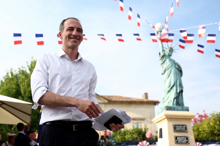 A gauche la bataille s'accélère, Glucksmann et Mélenchon lorgnent les écologistes A gauche la bataille s'accélère, Glucksmann et Mélenchon lorgnent les écologistes