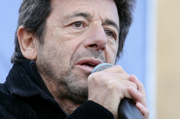 Patrick Bruel "devrait de lui-même renoncer" à sa tournée, selon Aurore Bergé