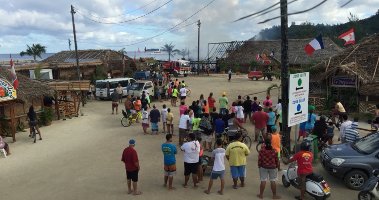 Une baraque foraine prend feu à Bora Bora