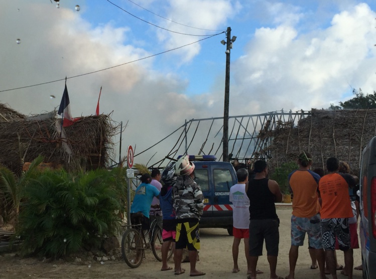 Une baraque foraine prend feu à Bora Bora