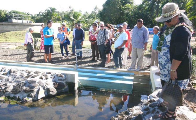 Les dirigeants polynésiens aux Tuamotu et aux îles Sous-le-Vent Les dirigeants polynésiens aux Tuamotu et aux îles Sous-le-Vent