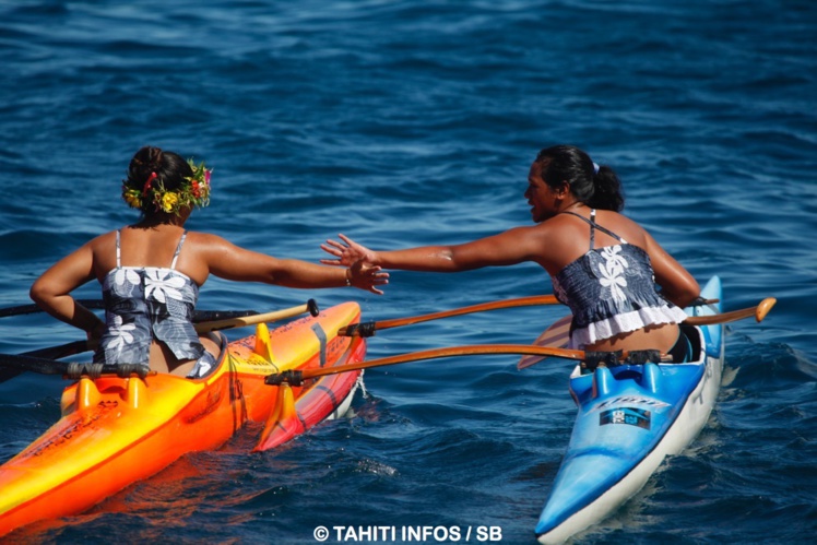 Un bel esprit de fair-play entre les jeunes rameuses Un bel esprit de fair-play entre les jeunes rameuses