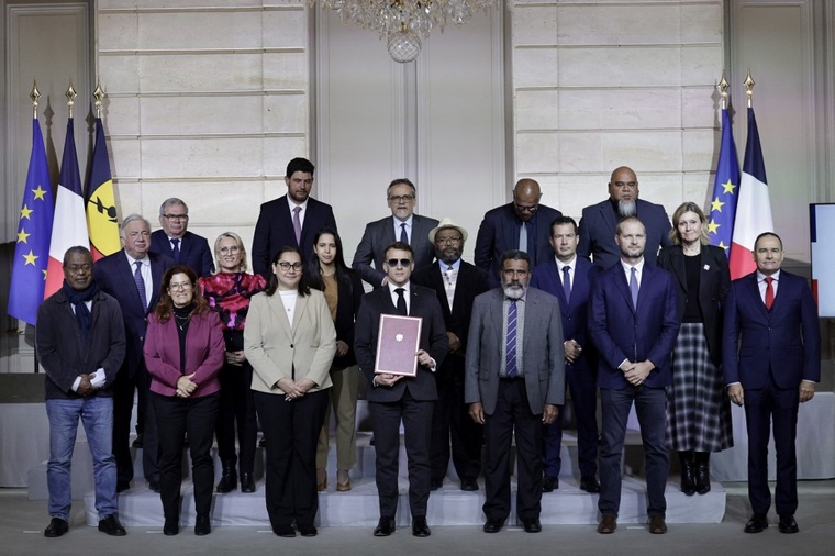 Nouvelle-Calédonie : des élus à Paris pour arracher 540 millions d'euros d'aide Nouvelle-Calédonie : des élus à Paris pour arracher 540 millions d'euros d'aide