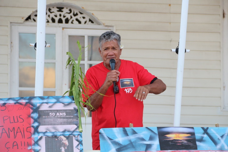 Parmi les personnes présentes, on retrouve des anciens travailleurs. Mitu témoigne de son expérience Parmi les personnes présentes, on retrouve des anciens travailleurs. Mitu témoigne de son expérience