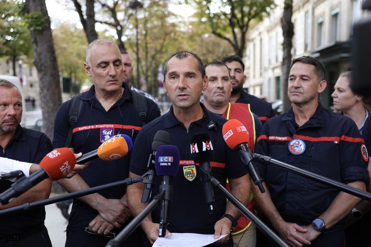 Des pompiers grévistes et "désabusés" face au projet de loi censé moderniser le système Des pompiers grévistes et "désabusés" face au projet de loi censé moderniser le système