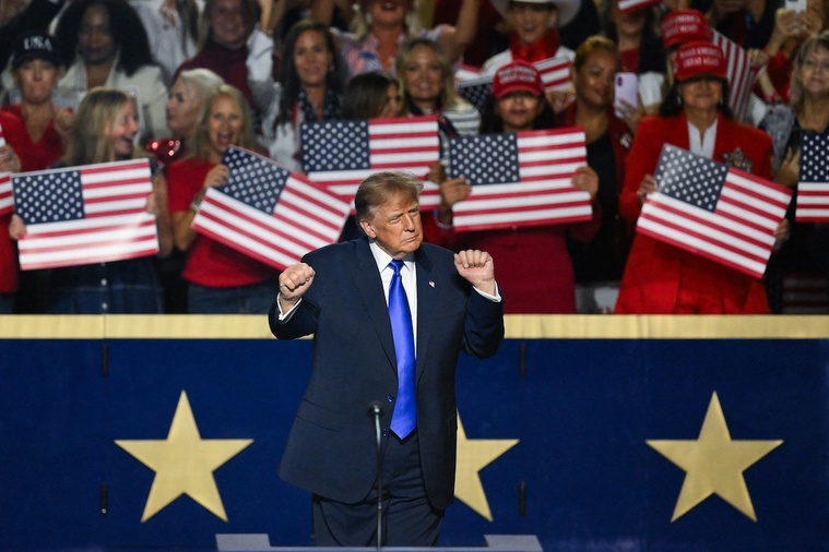A Dallas, Trump mise sur sa personne et un gros chèque pour sauver les élections de mi-mandat A Dallas, Trump mise sur sa personne et un gros chèque pour sauver les élections de mi-mandat