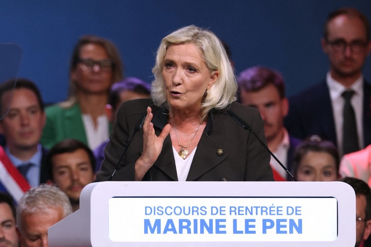 Le Pen toujours nettement en tête, devant Mélenchon ou Philippe (sondage)