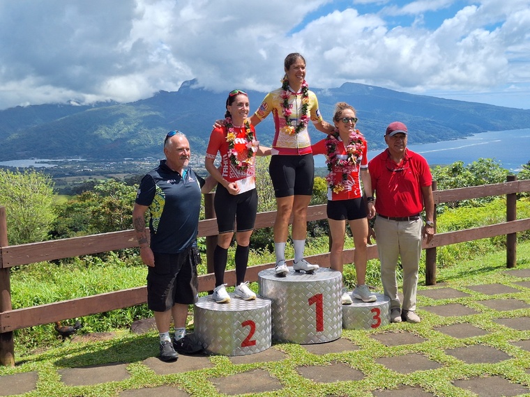 Le podium du classement général féminin. Le podium du classement général féminin.
