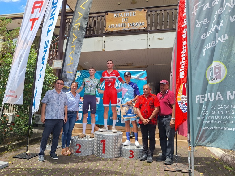 Le podium masculin de l’étape. Le podium masculin de l’étape.