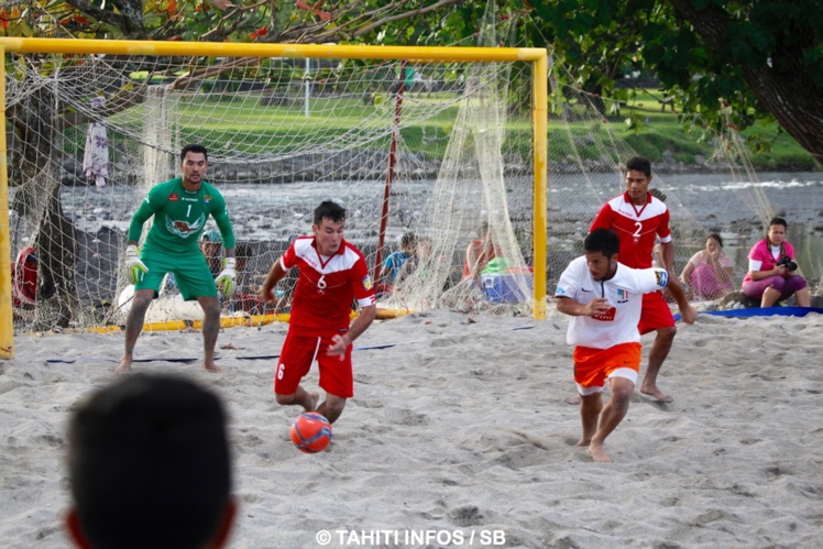 Les Tiki Tama se sont imposés 3-2 contre Mataiea, en rouge Les Tiki Tama se sont imposés 3-2 contre Mataiea, en rouge