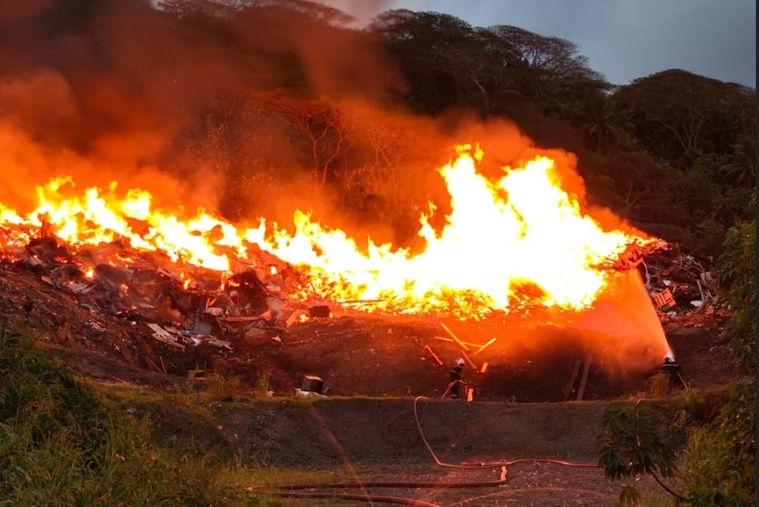 ​Incendie à la déchetterie de Bora Bora