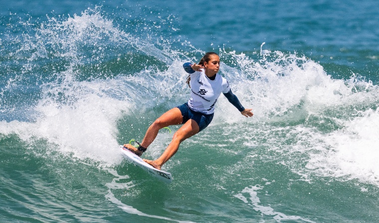 Surf - Aelan Vaast sort d’entrée face à Kiara Goold