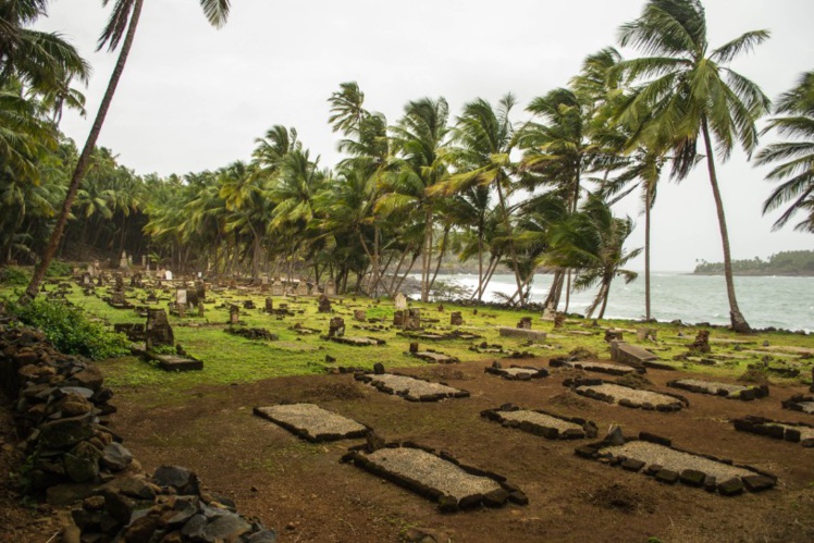 C’est peut-être dans ce petit cimetière marin du bagne de Cayenne que repose la dépouille de Léonce Rorique.