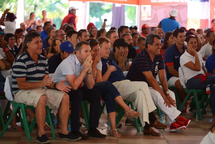Le président Fritch et le haut-commissaire Bidal ont regardé le match ensemble Le président Fritch et le haut-commissaire Bidal ont regardé le match ensemble