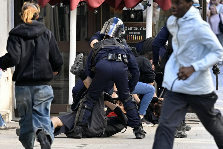 Mobilisations lycéennes: un jeune gravement blessé à la veille d'un "acte 3" mardi Mobilisations lycéennes: un jeune gravement blessé à la veille d'un "acte 3" mardi
