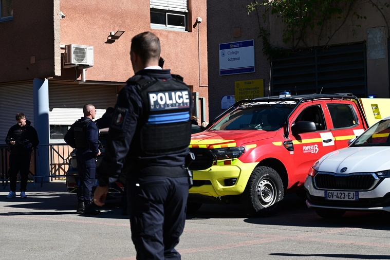 Aubagne : un principal de collège et une enseignante blessés au fusil par un élève de 14 ans Aubagne : un principal de collège et une enseignante blessés au fusil par un élève de 14 ans