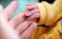 Accouchement imprévu sur une autoroute, avec un téléphone et... les CRS Accouchement imprévu sur une autoroute, avec un téléphone et... les CRS