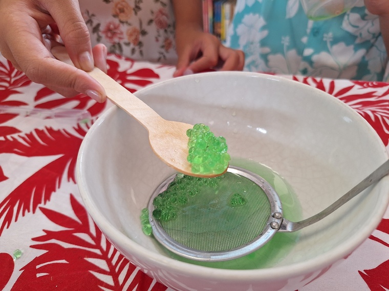 Les perles d’alginate : cuisine, chimie ou magie ? Les perles d’alginate : cuisine, chimie ou magie ?