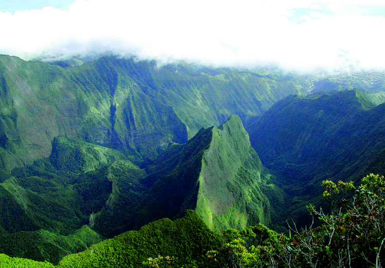 La montagne, joyau des îles hautes polynésiennes La montagne, joyau des îles hautes polynésiennes