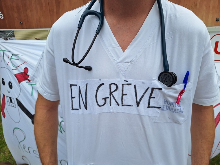 L’hôpital de Taravao continue de tourner, mais l’ensemble du personnel médical et paramédical soutient la grève. L’hôpital de Taravao continue de tourner, mais l’ensemble du personnel médical et paramédical soutient la grève.