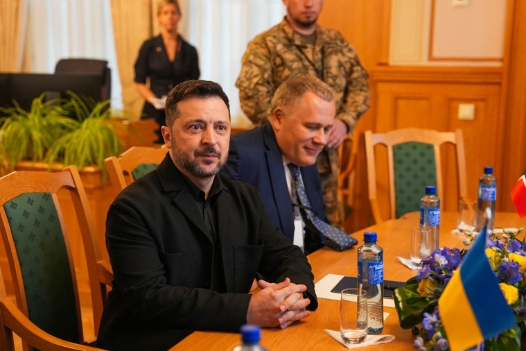 ​Le Kremlin prêt à des négociations Russie-Ukraine-Etats-Unis mi-novembre