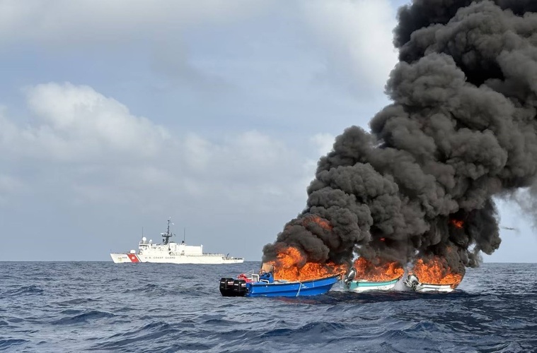Cinq morts dans une frappe américaine contre un bateau de narcotrafiquants présumés dans le Pacifique Cinq morts dans une frappe américaine contre un bateau de narcotrafiquants présumés dans le Pacifique