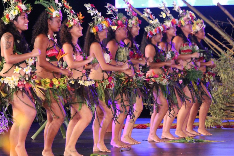 Le groupe de danse de Bora Bora est monté pour la première fois sur To'ata samedi dernier. Tamarii Anau a présenté les "symboles" auxquels il est rattaché.
