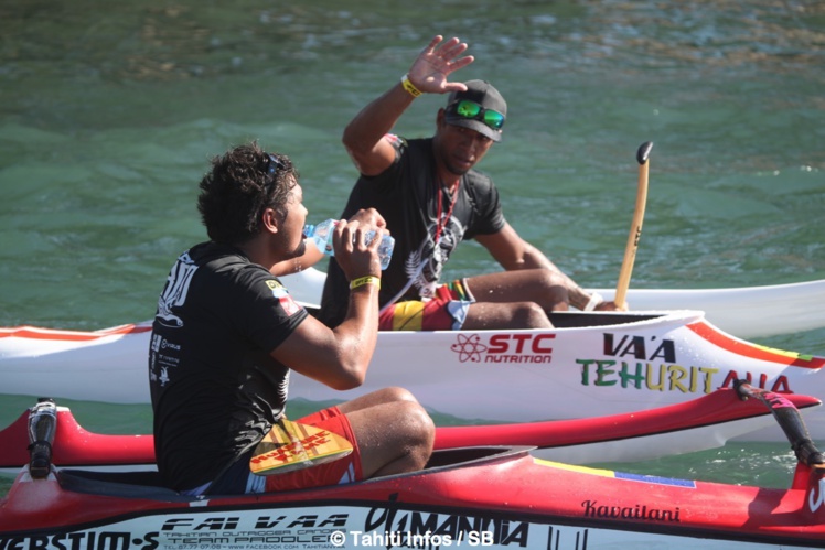Une arrivée au coude à coude entre les deux rameurs de Shell