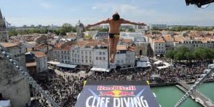 La Rochelle: une marée humaine attendue au concours de plongeon international Redbull cliff diving