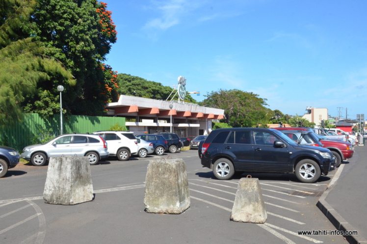 Les 67 places du parking de l'ancien CHT de Mamao seront payantes à partir du 10 août prochain. Les 67 places du parking de l'ancien CHT de Mamao seront payantes à partir du 10 août prochain.