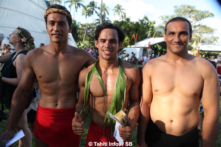 Tainui Lenoir à gauche, Vaihau Bottari et Charlie Faatoa Tainui Lenoir à gauche, Vaihau Bottari et Charlie Faatoa