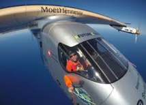 L'avion Solar Impulse 2 a bouclé avec succès un tour du monde historique L'avion Solar Impulse 2 a bouclé avec succès un tour du monde historique