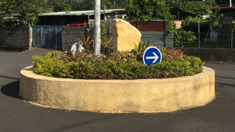 Photo : La Pierre Mahina, jaune de peur, le 25 juillet 2016 Photo : La Pierre Mahina, jaune de peur, le 25 juillet 2016