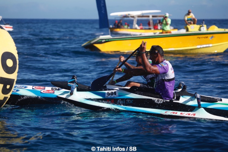 Rauhiri Varuahi et Teriimana Mapuhi à la lutte, c'est le premier qui remporte la course chez les vétérans Rauhiri Varuahi et Teriimana Mapuhi à la lutte, c'est le premier qui remporte la course chez les vétérans
