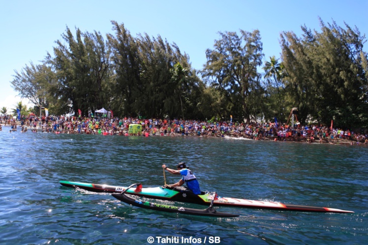 Grosse ambiance pour le passage des pirogues Grosse ambiance pour le passage des pirogues