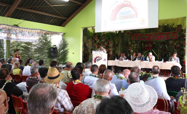 Edouard Fritch, lors de son discours devant les maires lundi. Edouard Fritch, lors de son discours devant les maires lundi.