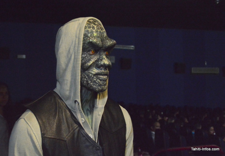 Le maquillage a été réalisé par Audrey Bodilis, de The Showroom