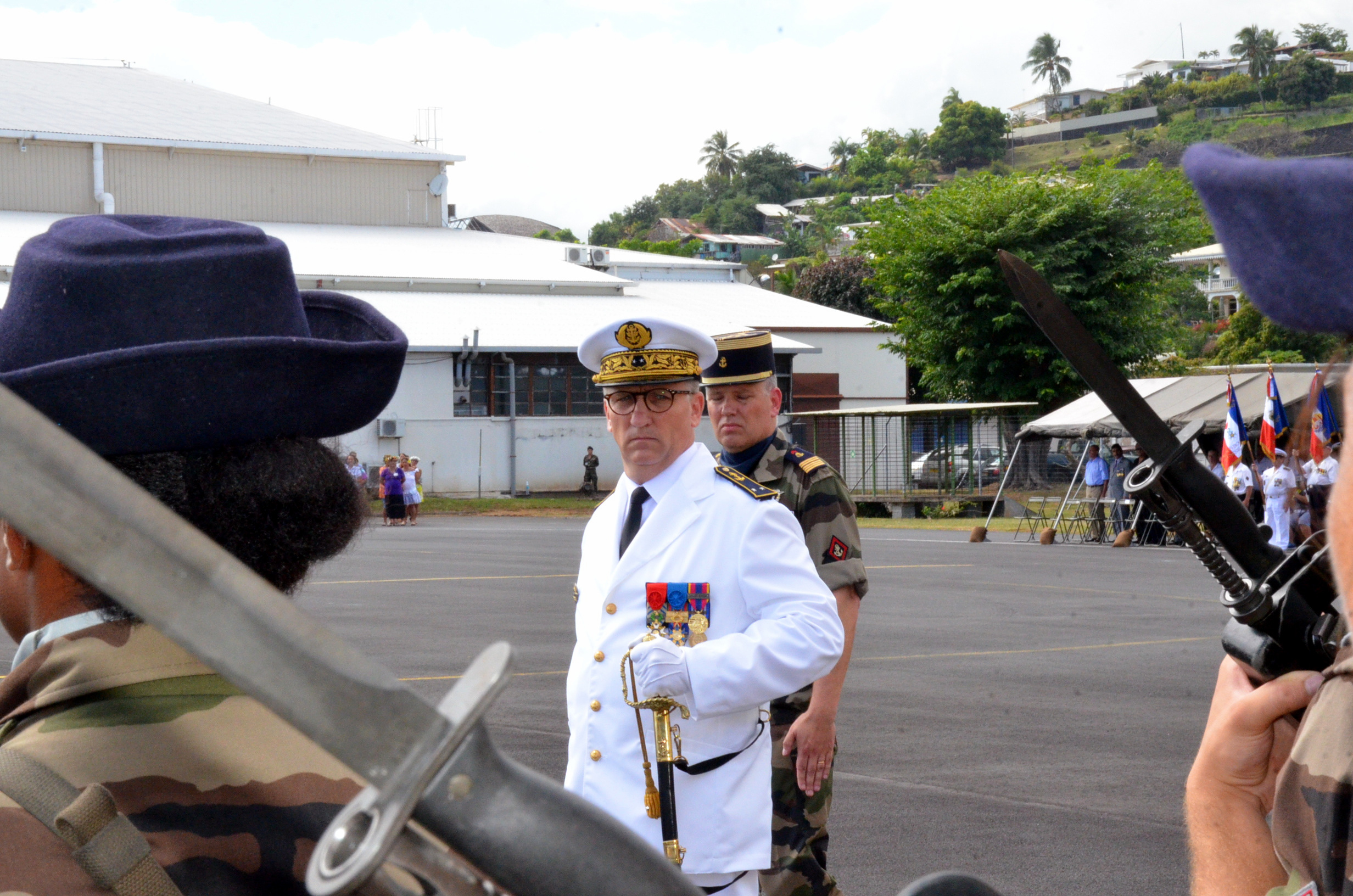 Le contre-amiral Bertrand "revient" au Pays