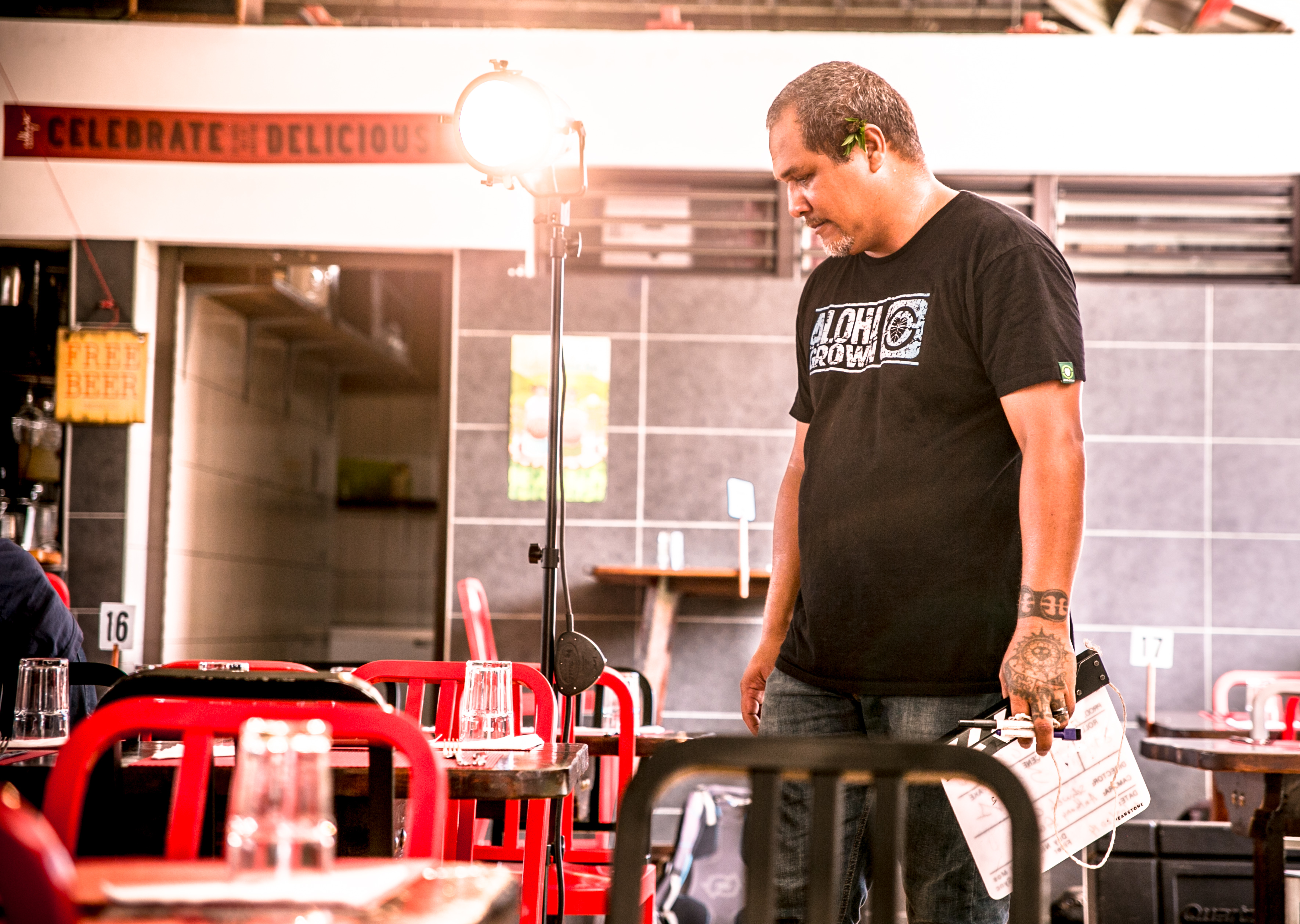 Moana Kautai  fait partie des nombreux Polynésiens qui ont travaillé sur le tournage de la série "Al Dorsey" qui a pour cadre Tahiti et Moorea.