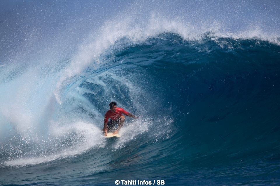 O'Neil Massin, un des meilleurs surfeurs tahitiens actuellement