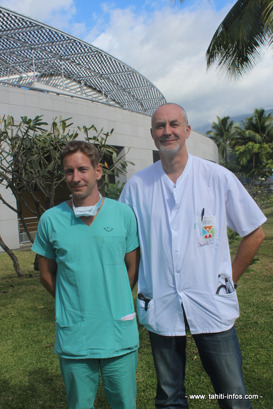 Xavier Da-Col est anesthésiste à l'hôpital de Tahiti depuis six ans et Damien Berlaire y travaille depuis 11 ans.