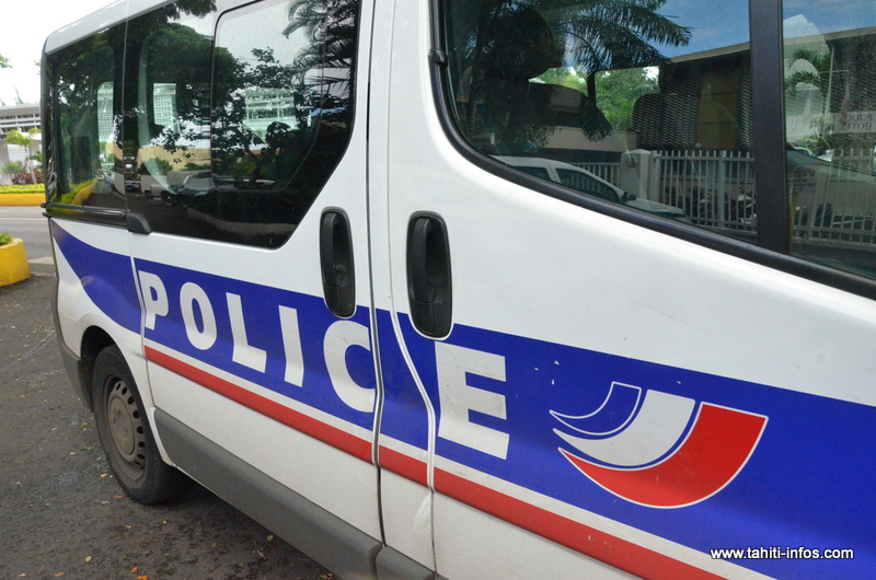 Deux proches conseillers d'Albert Solia placés en garde à vue