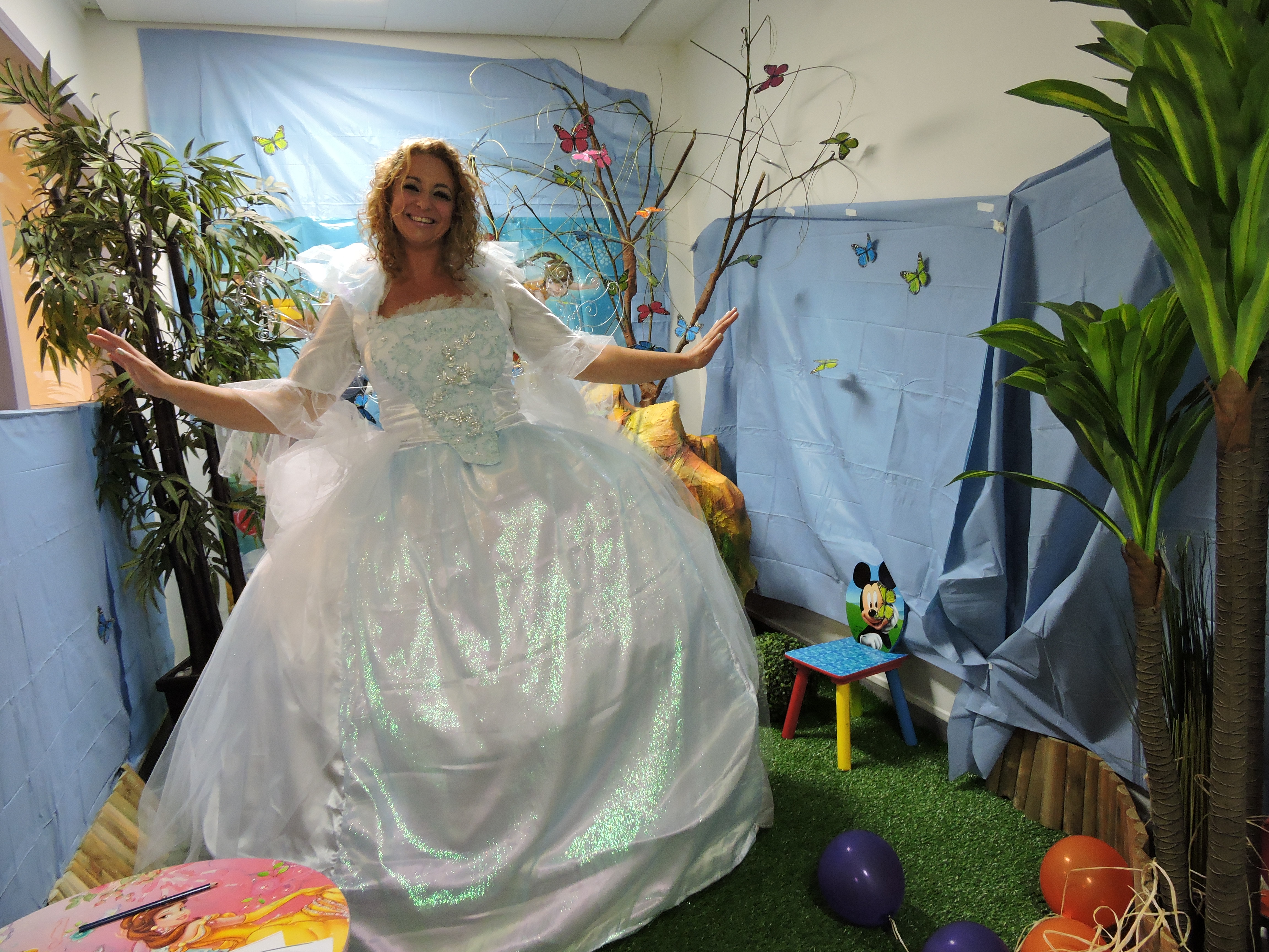 Soraya réserve un accueil original aux petits patients du service de cardiologie.