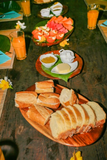 Important, le petit déjeuner : tous les matins, la confiture et la brioche sont “maison”, le pain est frais et les fruits abondants.