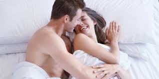 Le sexe risqué pour les hommes vieillissants mais bon pour les femmes plus âgées